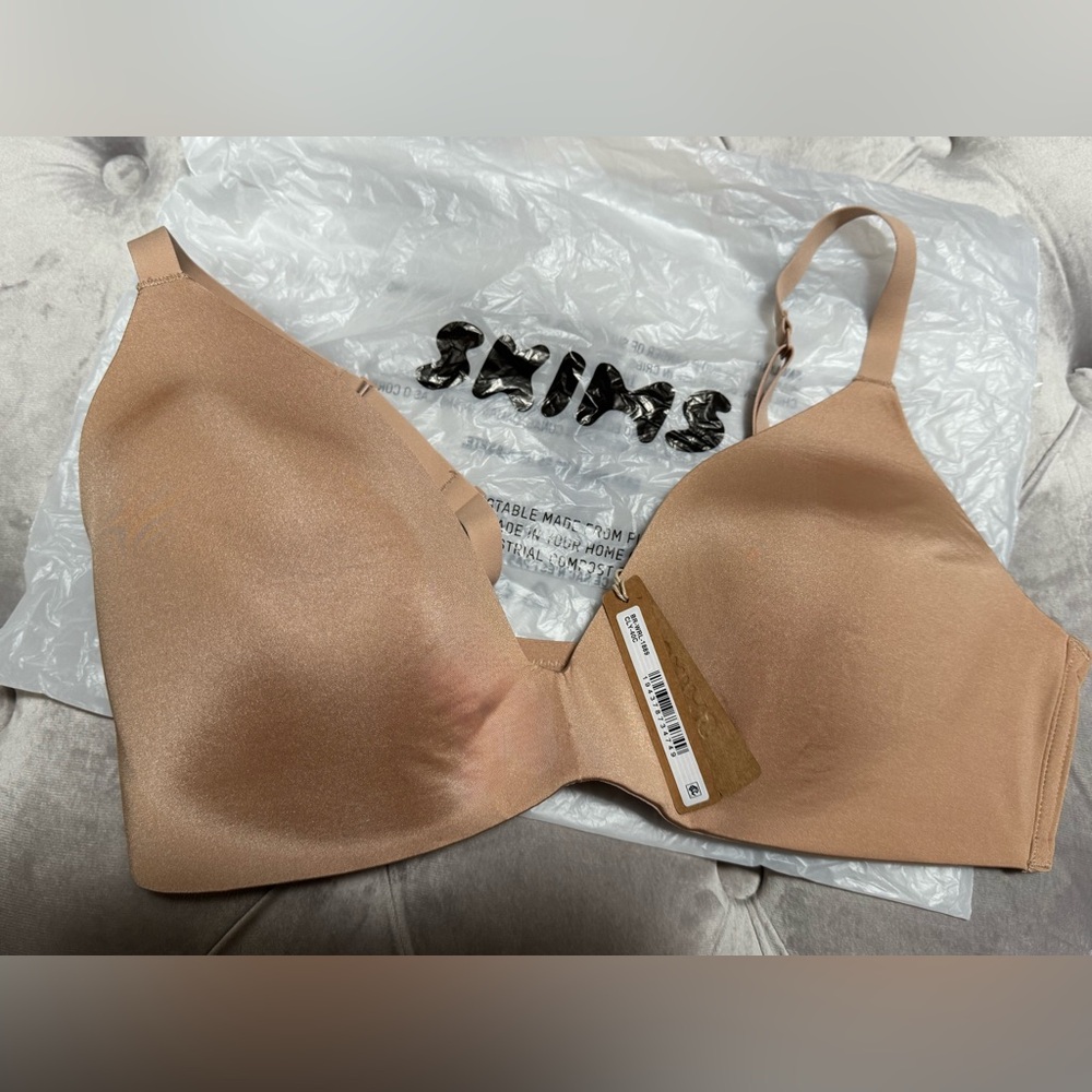 NWT! Skims Wireless & Seamless Demi T-shirt Bra